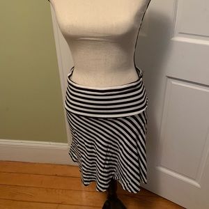Stripe flounce skirt. Stretchy and flattering.